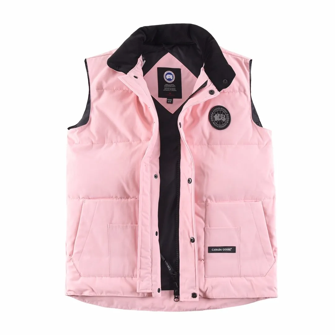P320 Canada Goose Canada Goose #Freestyle Crew 4154M men's and women's vest down# ➖ Genuine synchronous anti-counterfeiting chip sensor! ➖ Imported Behringer embroidery machine to customize 10,000-needle embroidery logo! ➖ Imported 21-count polyester-cotton blended original fabric, using Feather-Light 10D waterproof coating fabric, made of 84.5% polyester fiber and 15.5% cotton, 100% the best feel in the entire network! ➖ The genuine official website uses the national standard 80 white duck down, and will never be misled by false claims such as 90 down or goose down! ➖ 100% nylon nylon lining with double double-layer sealing design to prevent velvet from running away. Top-grade polar fleece is used in the collar and pockets to keep warm and comfortable! ➖ Yoshida YKK provides original custom-made electroplated sliders. YKK two-way lockable zippers are tight and smooth and will not peel off paint! ➖ 3M composite original Velcro is durable, and all accessories and hardware are disassembled and customized!  SIZE: XS S M L XL XXL [Attached: Size chart]